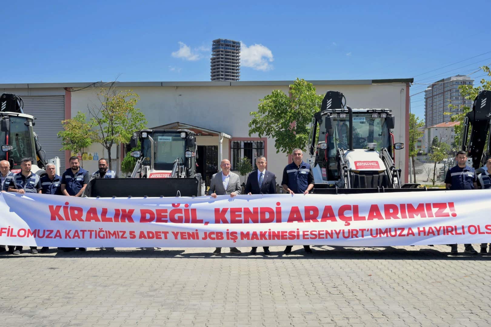 Esenyurt Belediyesi Araç Filosunu Kendi Öz Kaynaklarıyla Güçlendiriyor…  Başkan Vekili Aksoy Hizmet Kapasitesini Artırıyor…