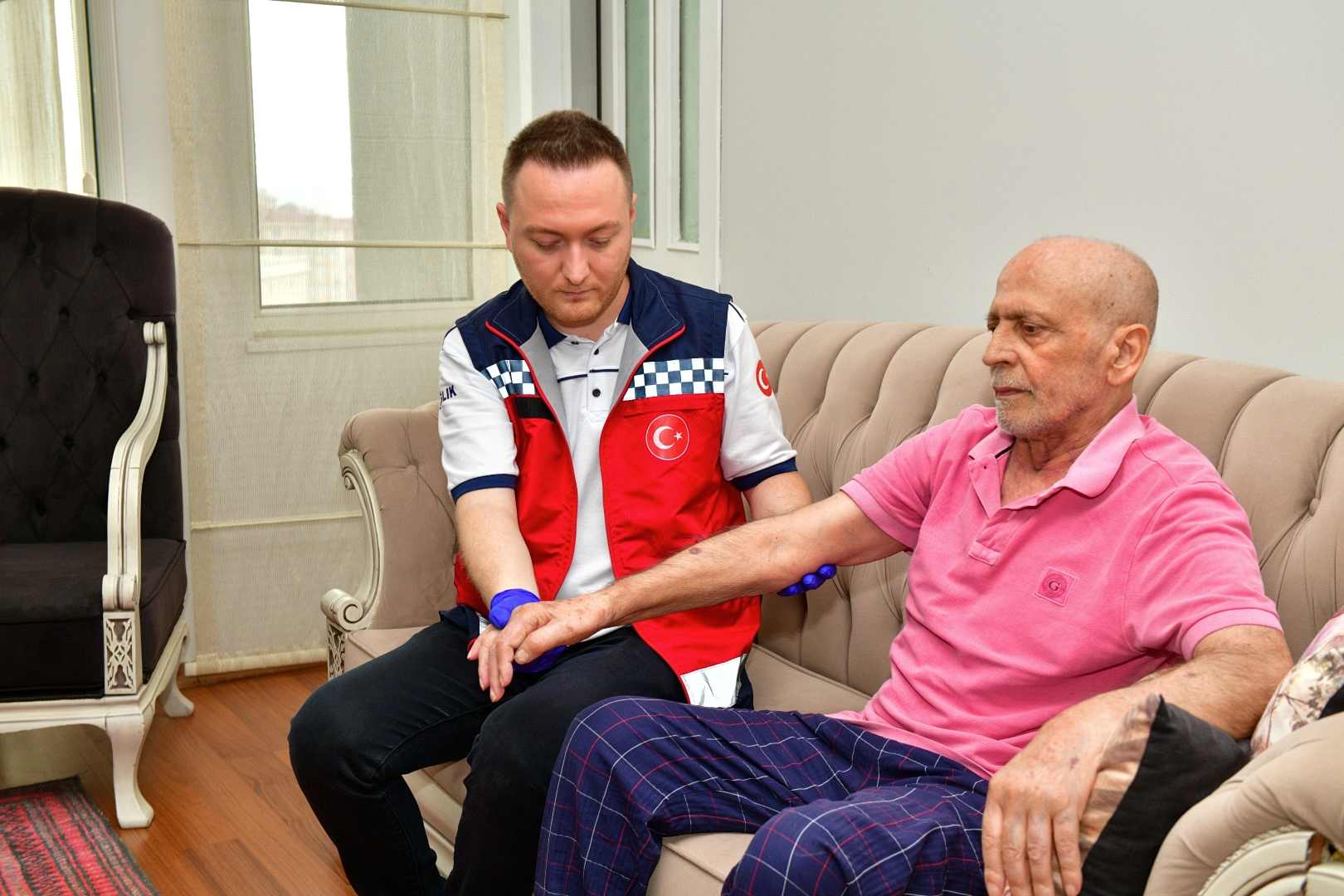 Belediye Evde Fizik Tedavi Hizmeti ile Vatandaşların Yanında Hizmet Vatandaşın Kapısına Gidiyor